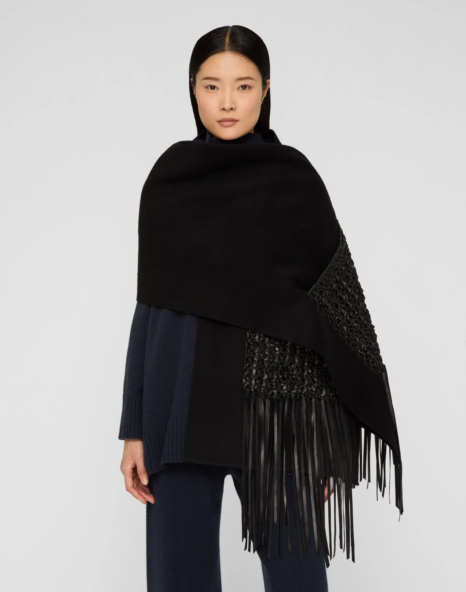 Wool-Cashmere & Macramé Leather Pocket Shawl 4 Wool-Cashmere & Macramé Leather Pocket Shawl - Image 2