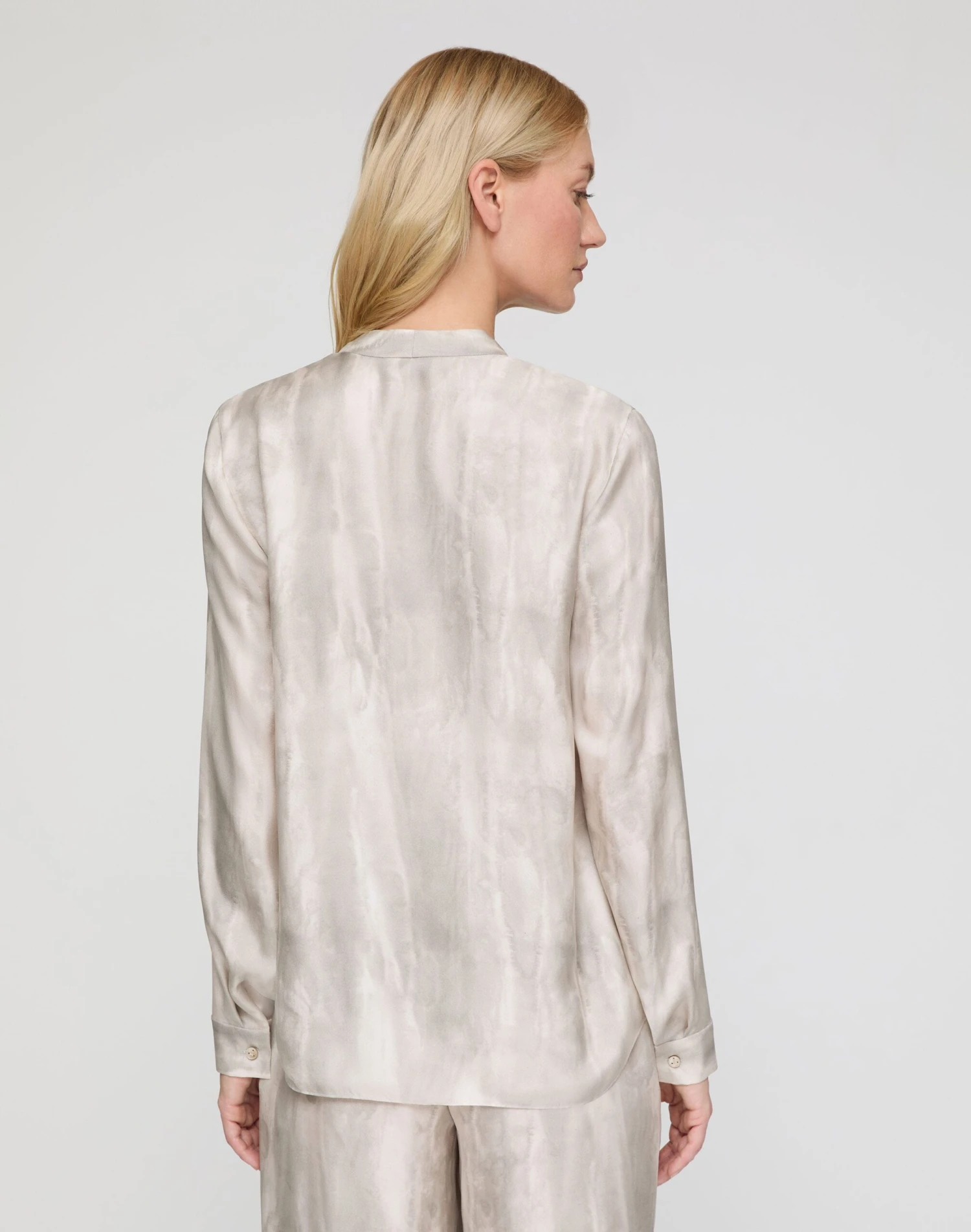 Washed Glaze Print Silk Twill V-Neck Blouse 7 Washed Glaze Print Silk Twill V-Neck Blouse - Image 5