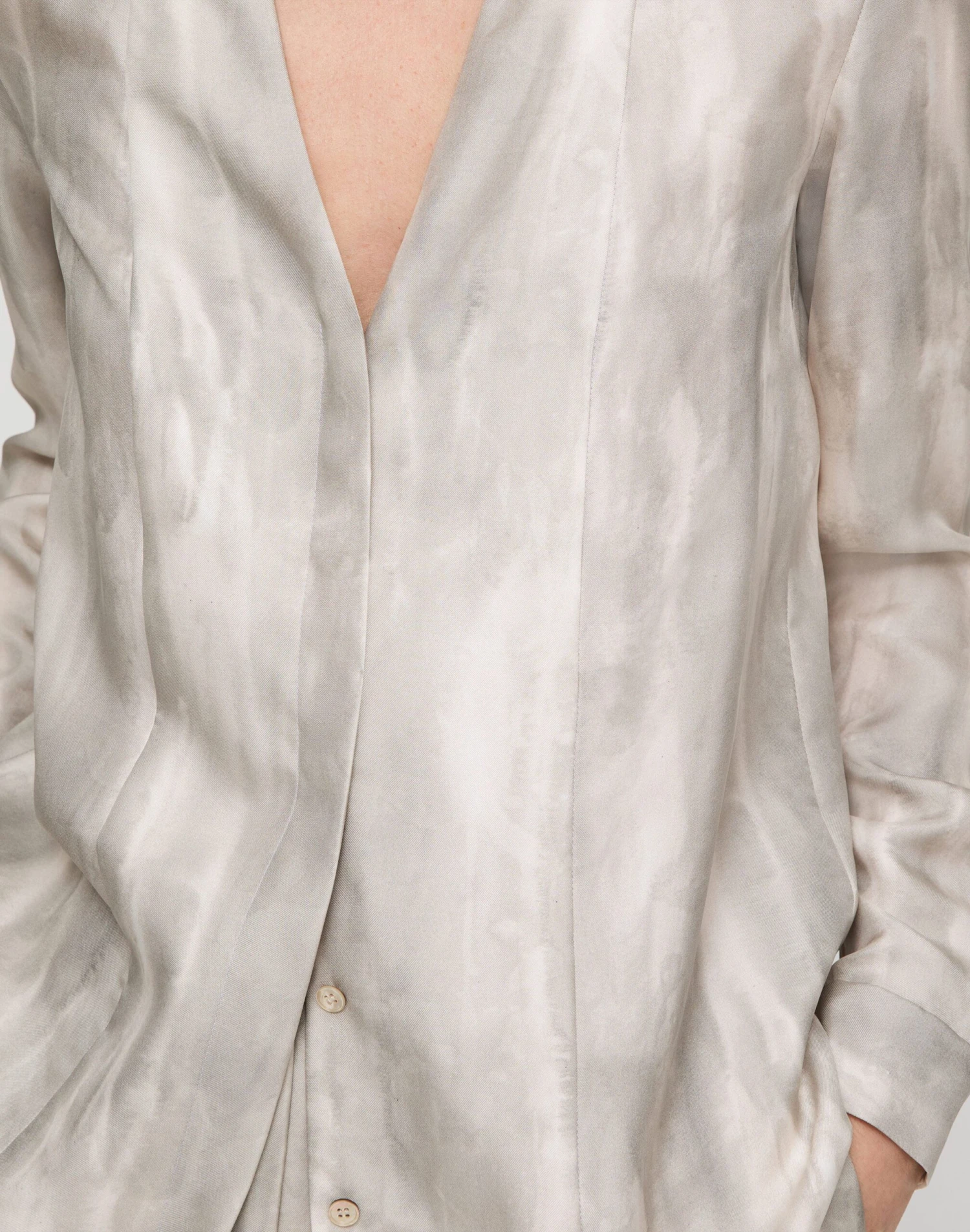 Washed Glaze Print Silk Twill V-Neck Blouse 5 Washed Glaze Print Silk Twill V-Neck Blouse - Image 3