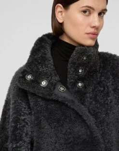 Wavy Shearling Reversible Coat -Urban Chic Wear Store mcc07v f612 graphite black detail