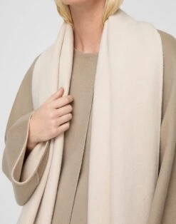 Two-Tone Cashmere Reversible Coat & Detachable Scarf -Urban Chic Wear Store mcc65h 8318 hickory oatmeal melange detail
