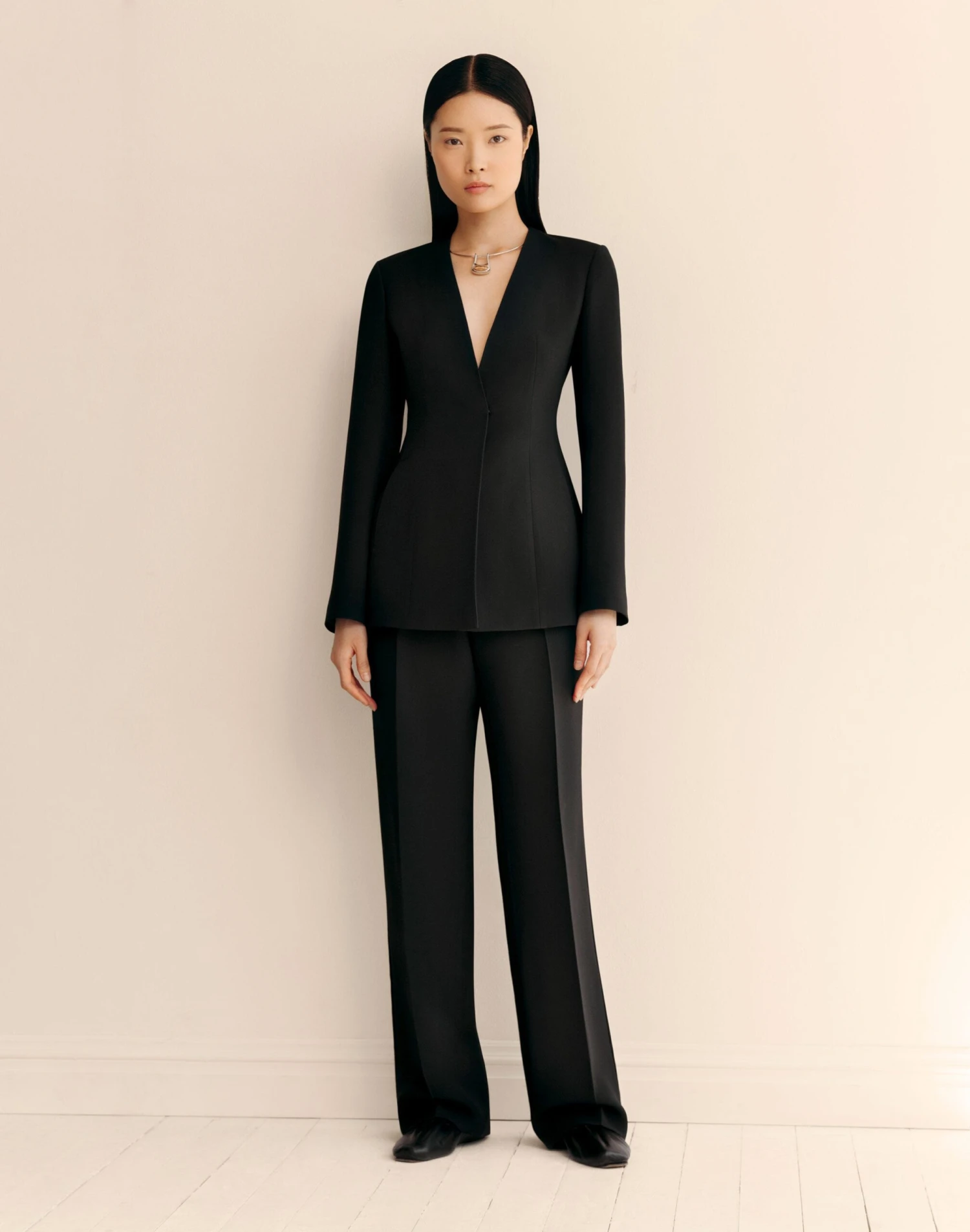 Wool-Silk Crepe Collarless Fitted Blazer 7 Wool-Silk Crepe Collarless Fitted Blazer - Image 5