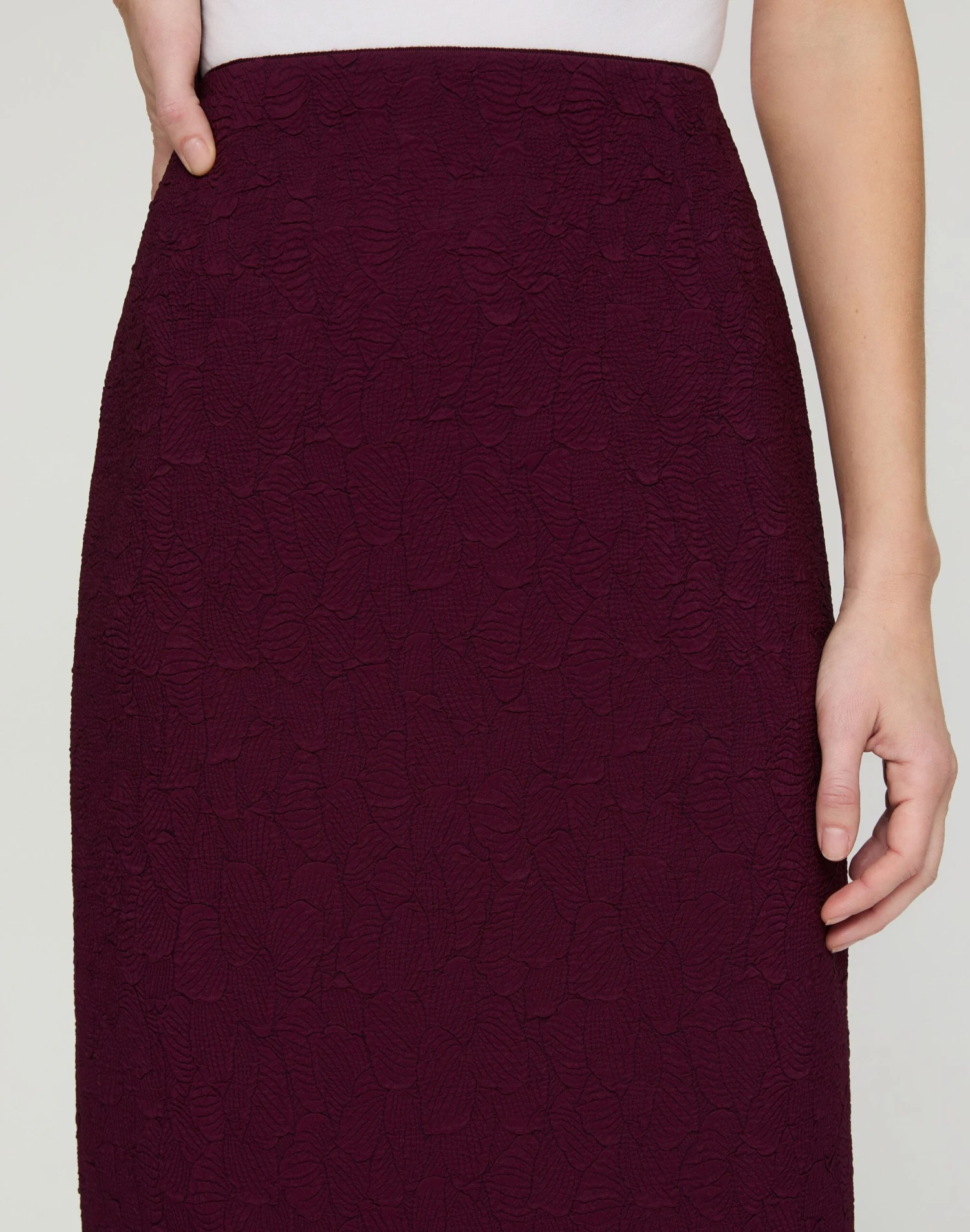 Matelassé Jacquard Straight Midi Skirt 5 Matelassé Jacquard Straight Midi Skirt - Image 3